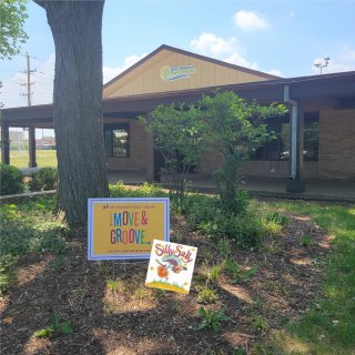 Move and Groove sign in front of Arndt Park building